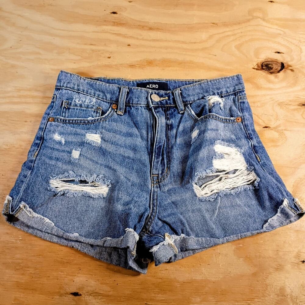 AERO Aeropostale Mom Shorts Womens Size 6 Blue Denim Distressed Ripped Raw Hem